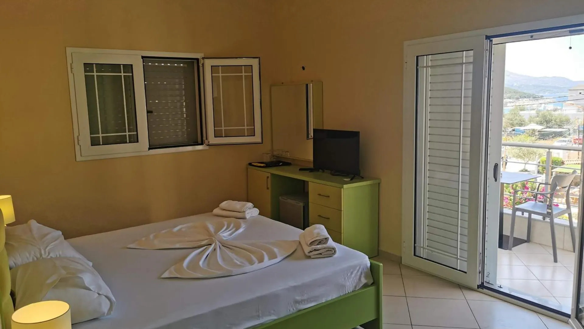 Emi'S Villa Ksamil 0*,